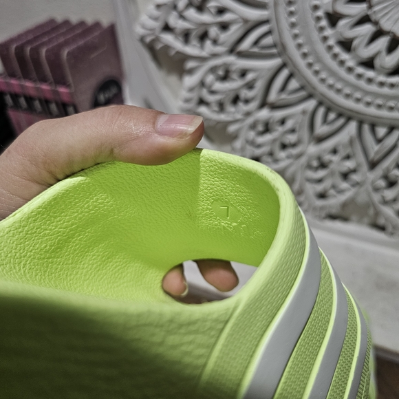 Adidas Lime Green/White Slide Sandals Womens 7 - Picture 5 of 5
